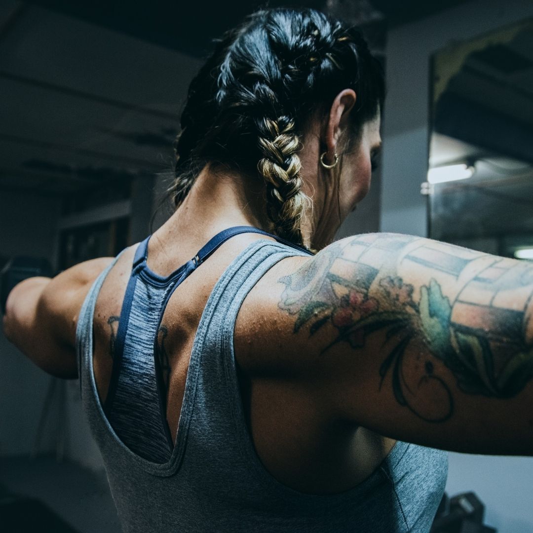A Woman's Guide To Reducing Broad Shoulders - SET FOR SET