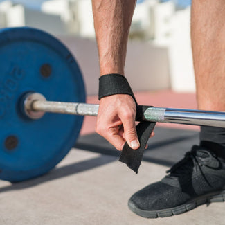 Wrist Wraps vs Lifting Straps: Key Differences, Benefits, and When to Use Each