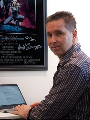 Portrait of Steve Theunissen